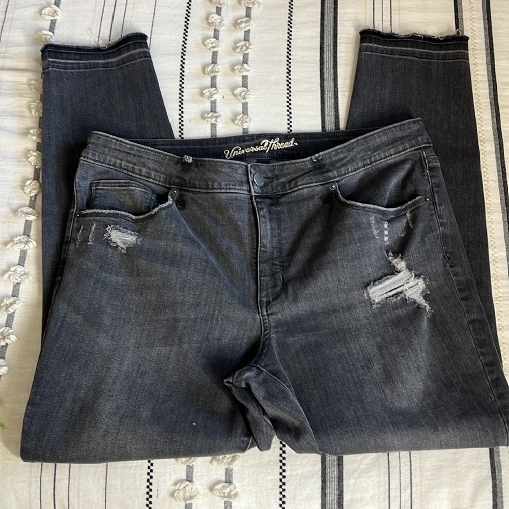 Universal thread • skinny jeans raw hem